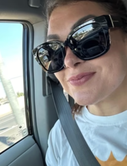 Persona utilizando gafas Corvus Fit Over