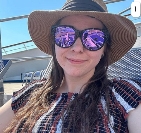 Persona utilizando gafas Corvus Fit Over