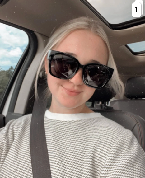 Clienta utilizando gafas Corvus Fit Over
