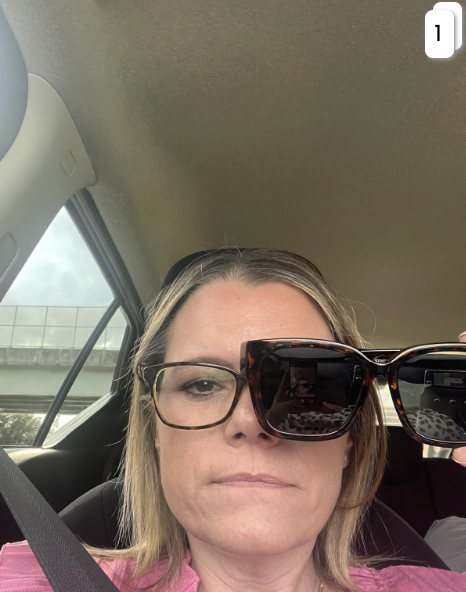 Persona utilizando gafas Corvus Fit Over